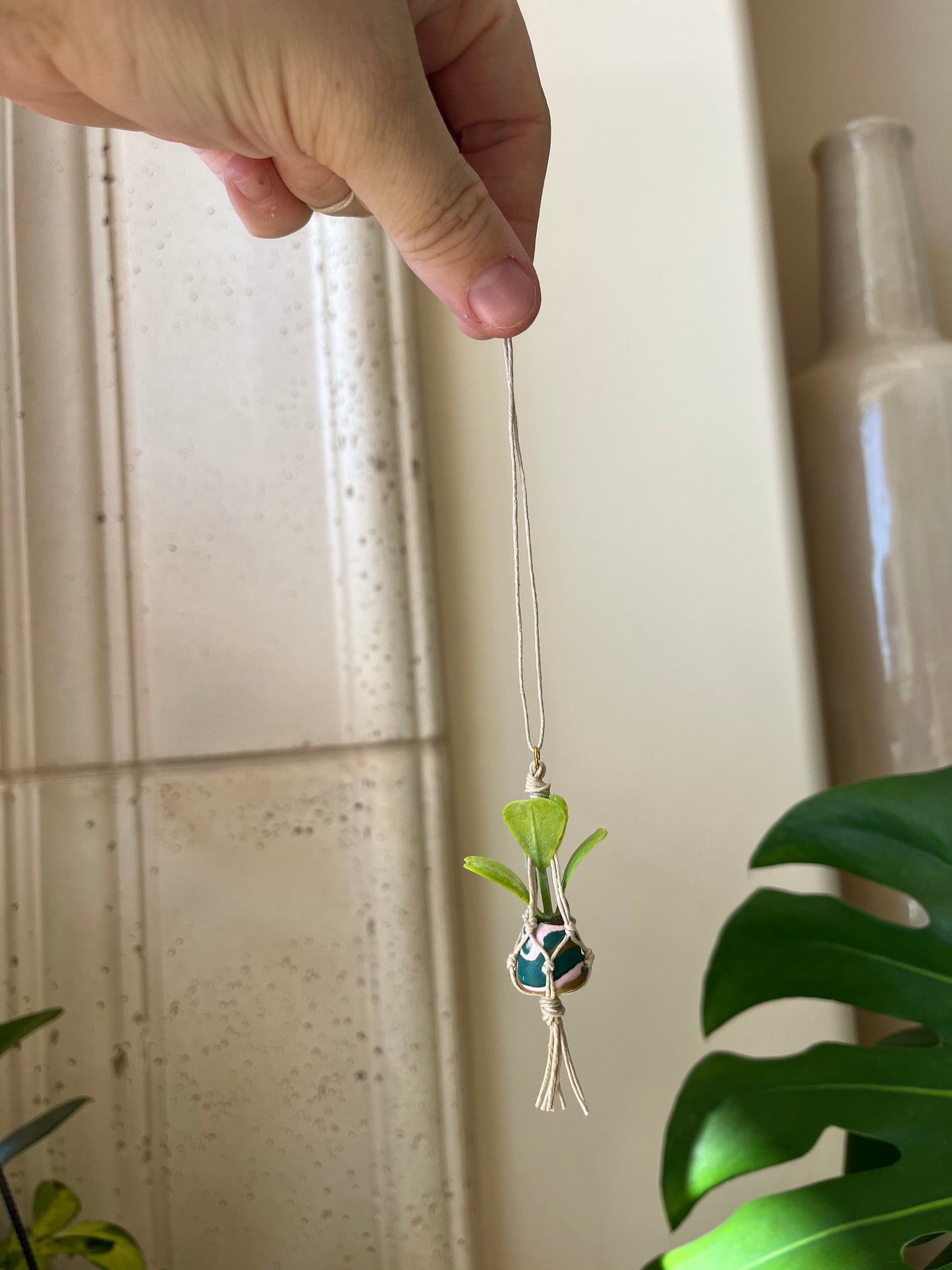 tan string - mixed pot