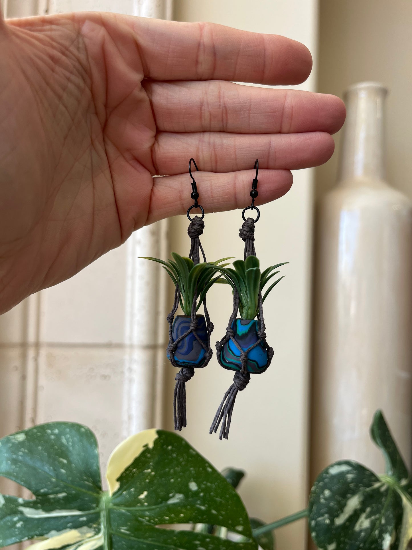 grey string - mixed pot