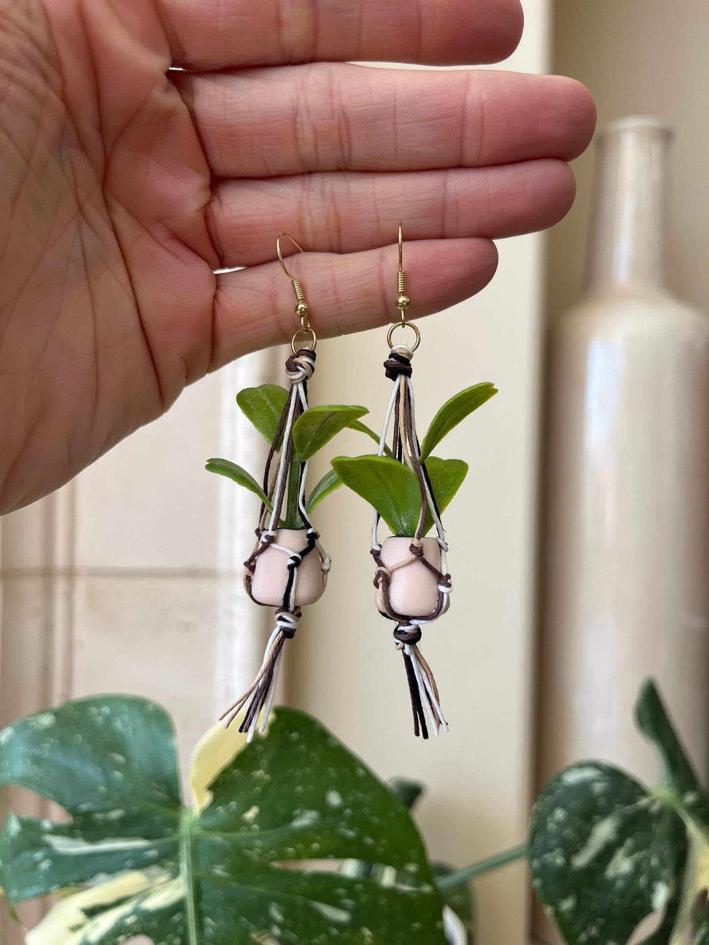 mixed string - cream pot