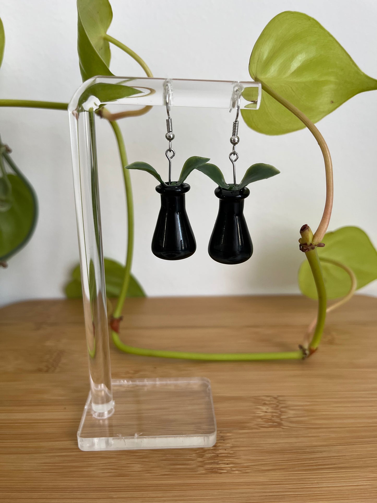 vase earring