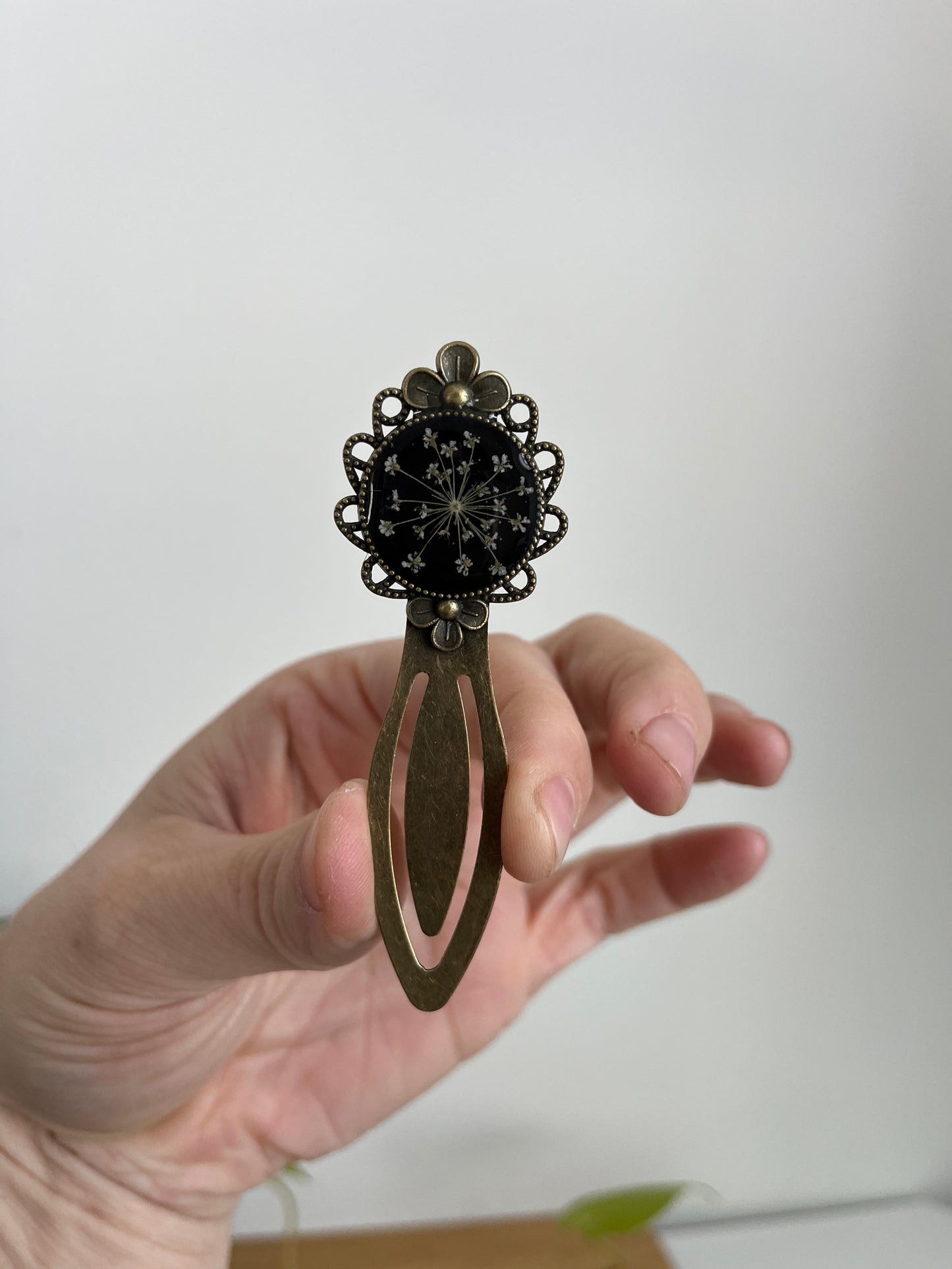 queen anne's lace bookmark