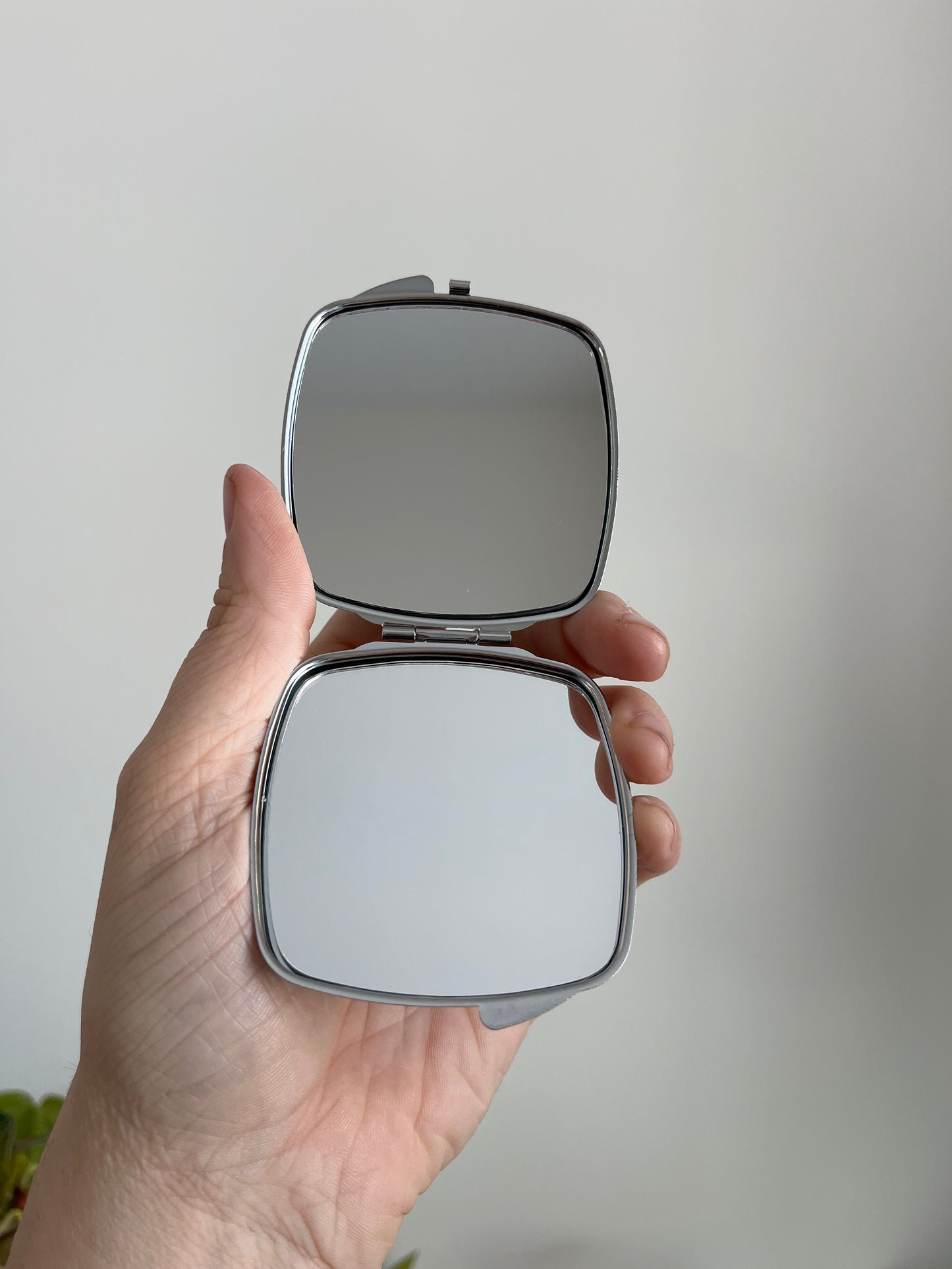 420 compact mirror