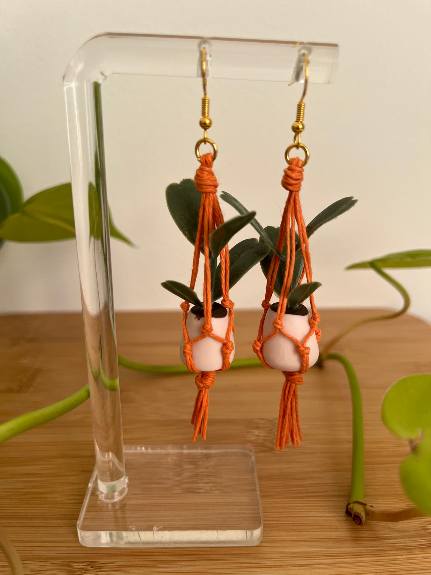 orange string - cream pot