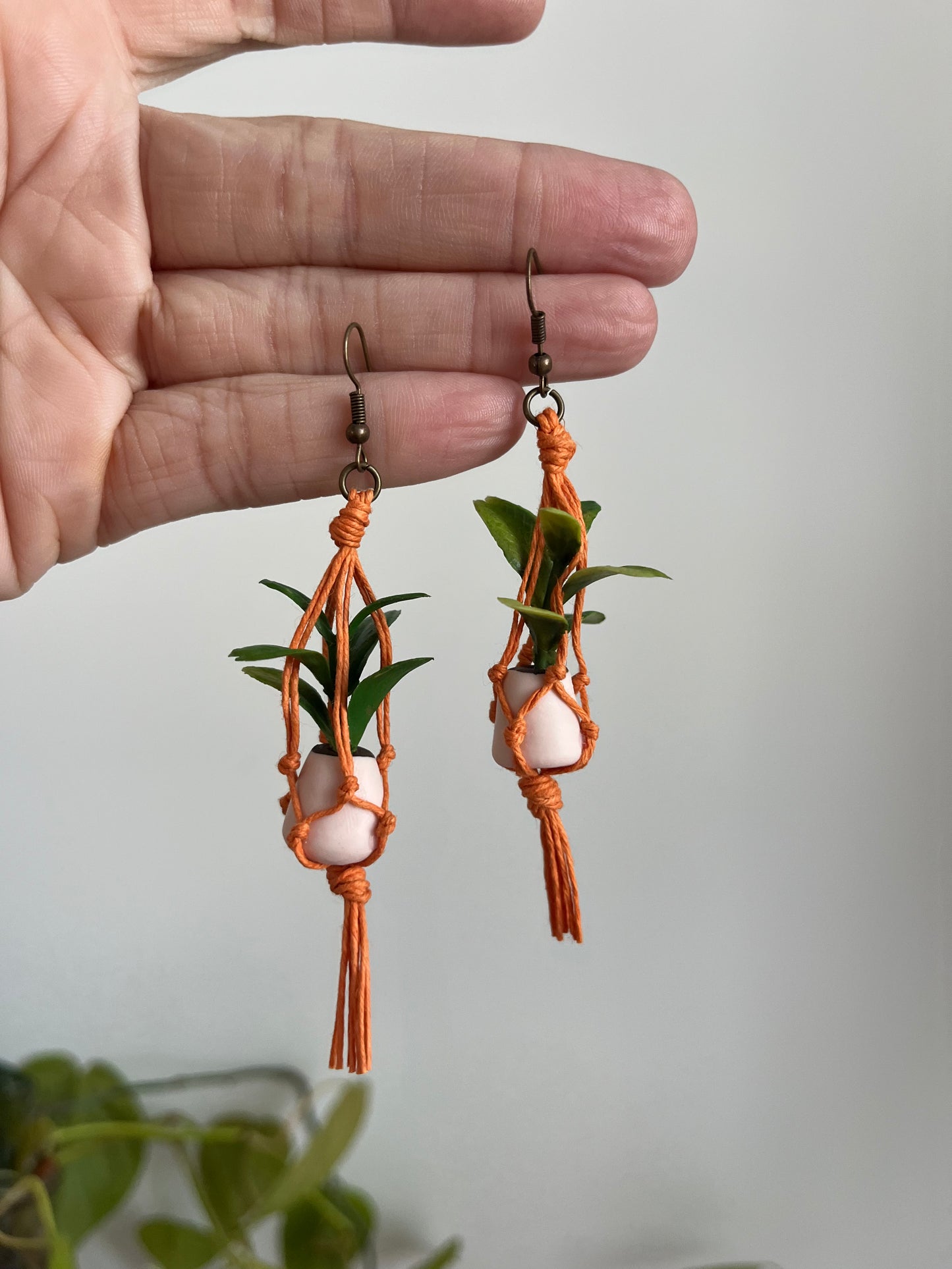 orange string - cream pot