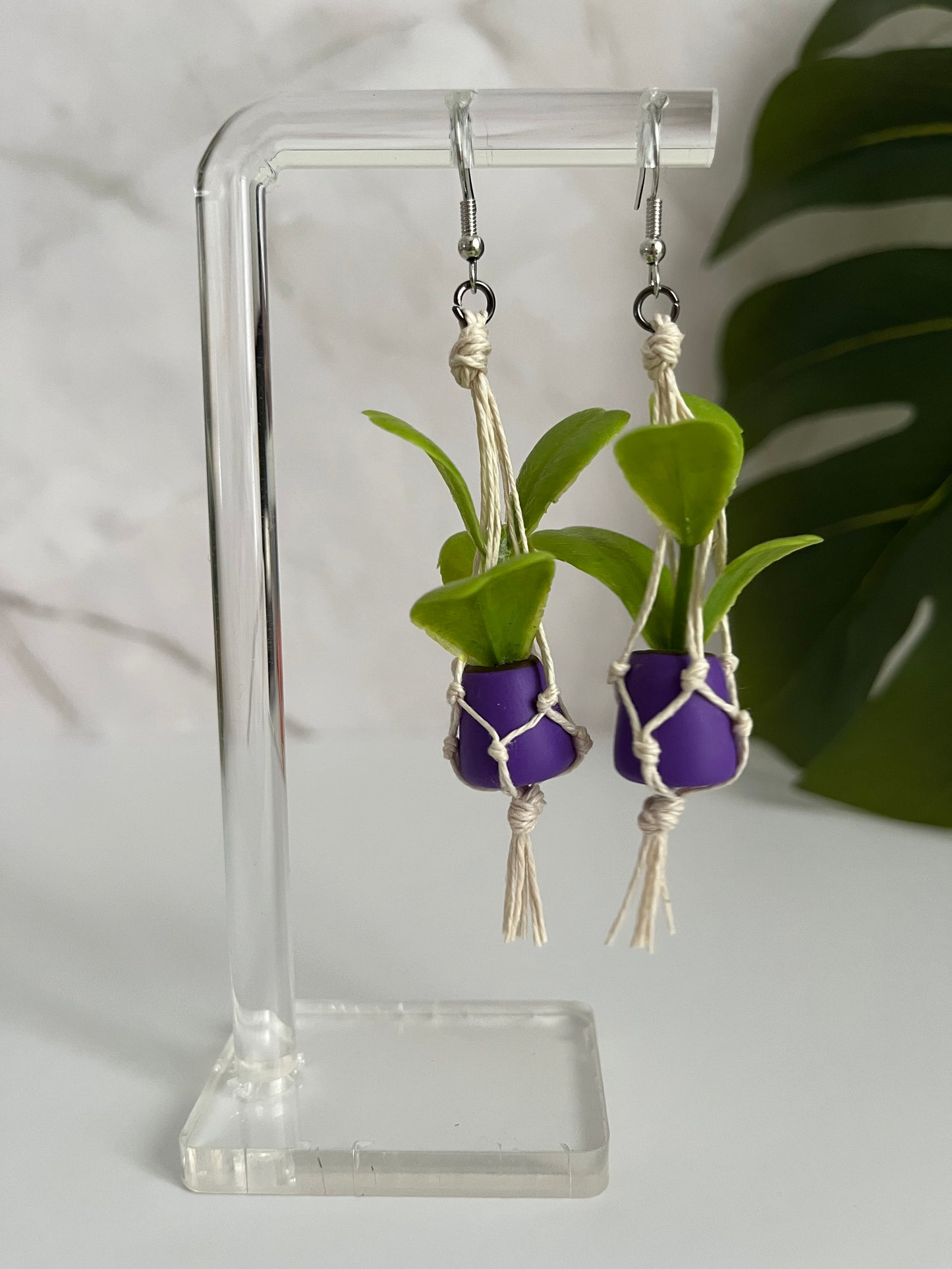 white string - purple pot