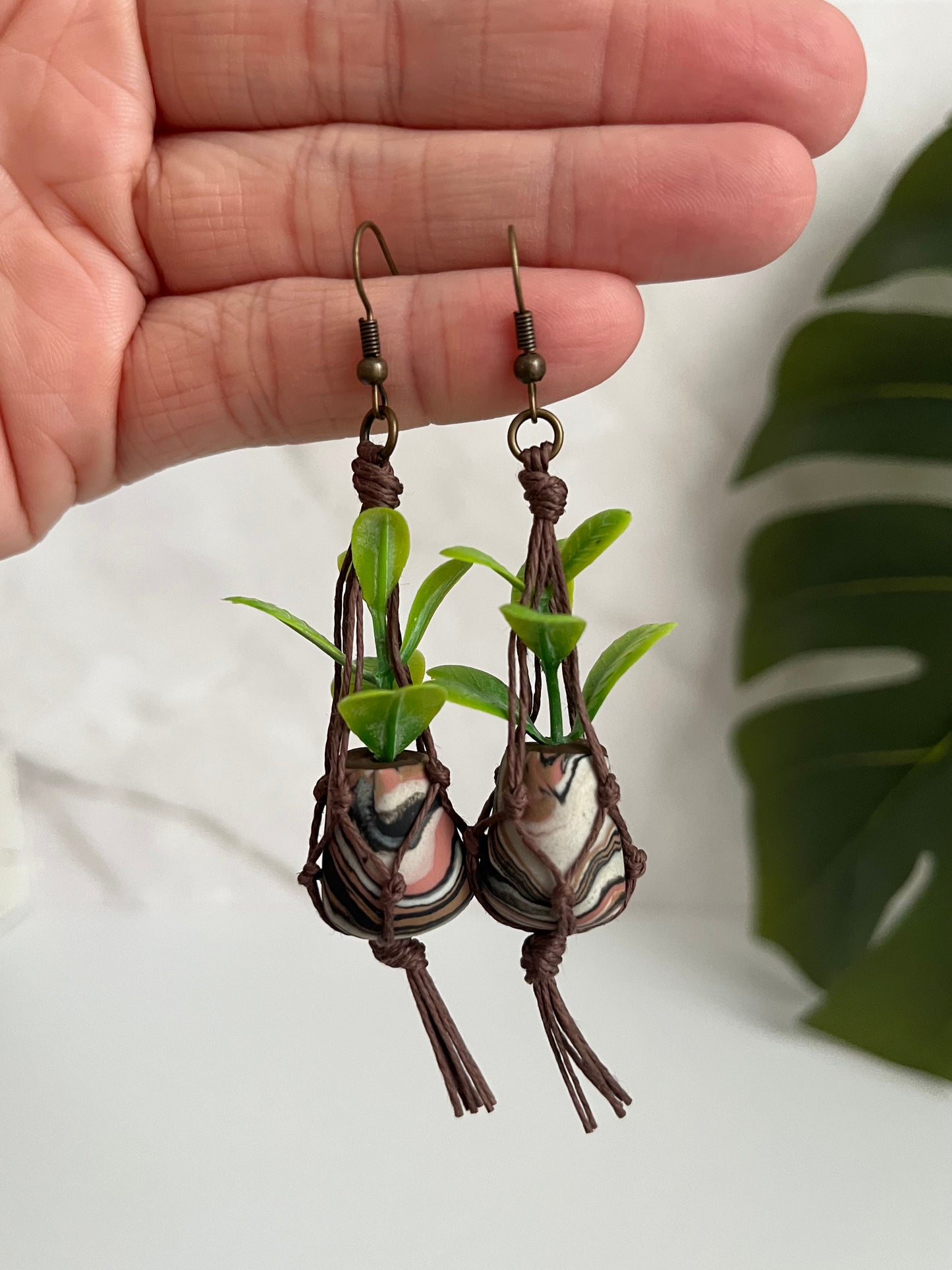 brown string - mixed pot