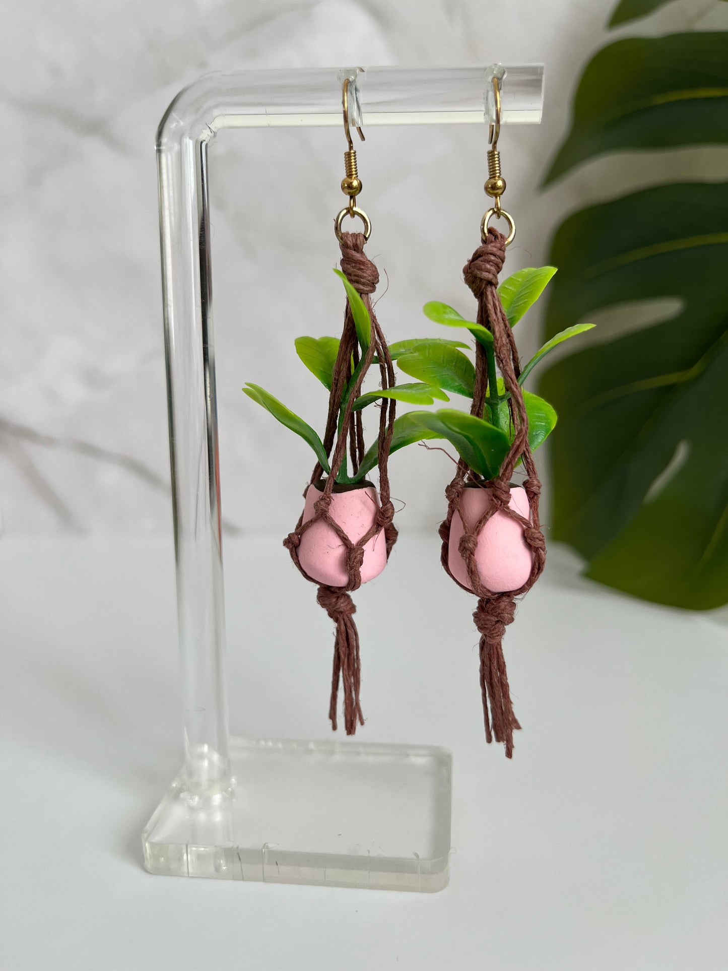 brown string - light pink pot