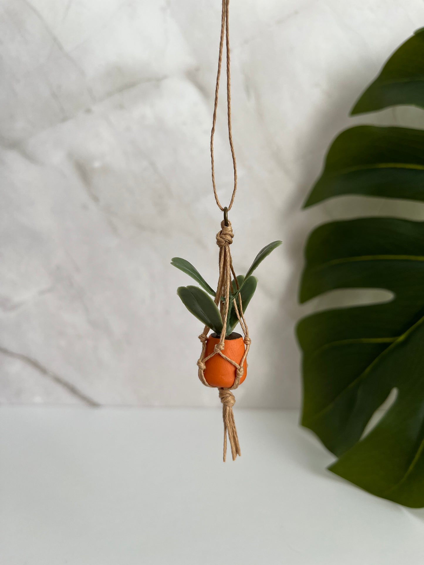 tan string - orange pot