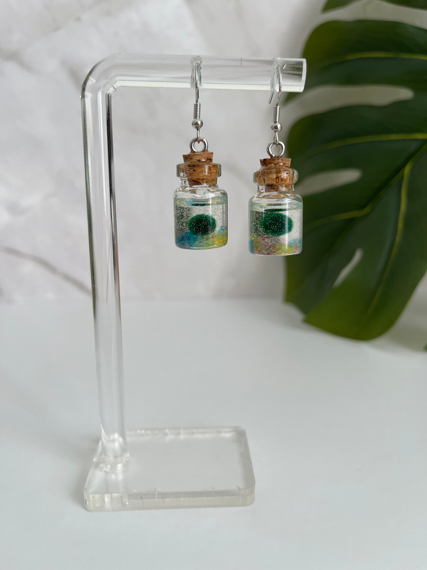 moss ball earring - pastel rocks - silver metal