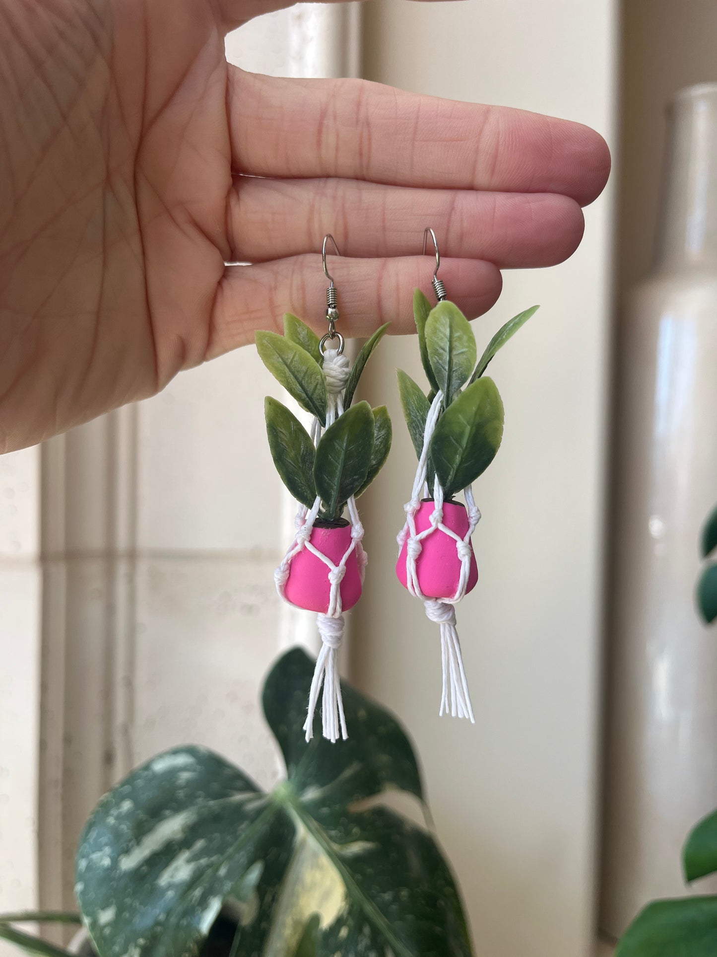 white string - pink pot