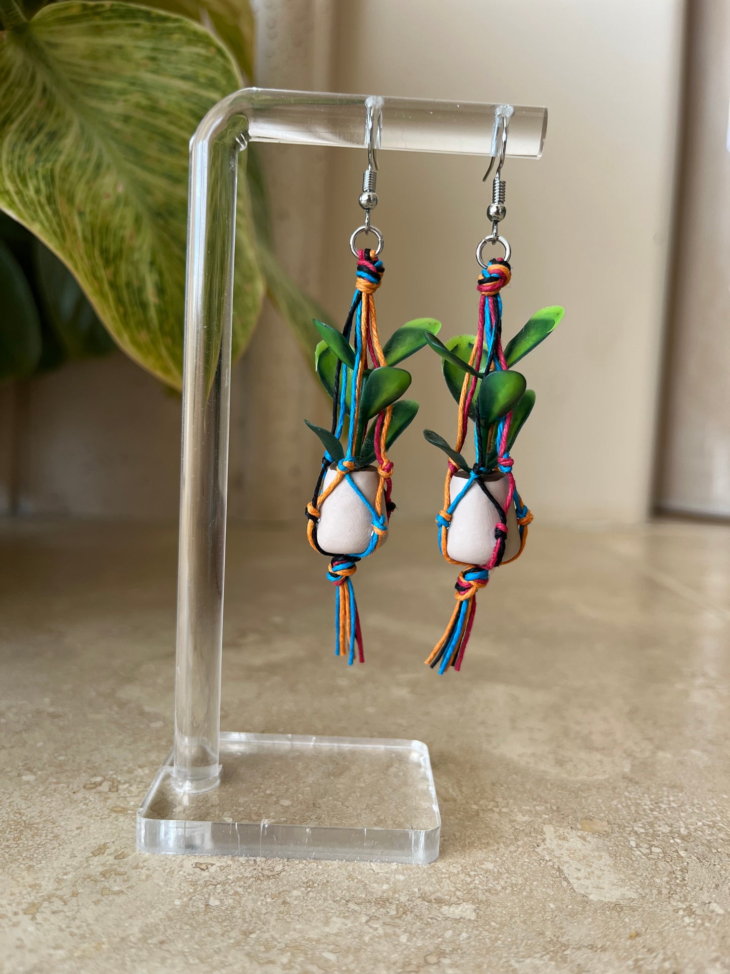 mixed string - cream pot