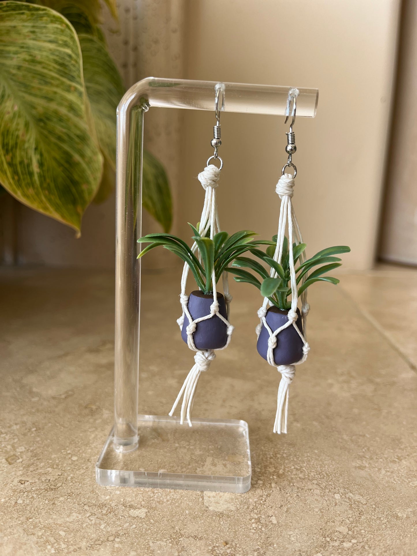 white string - purple pot