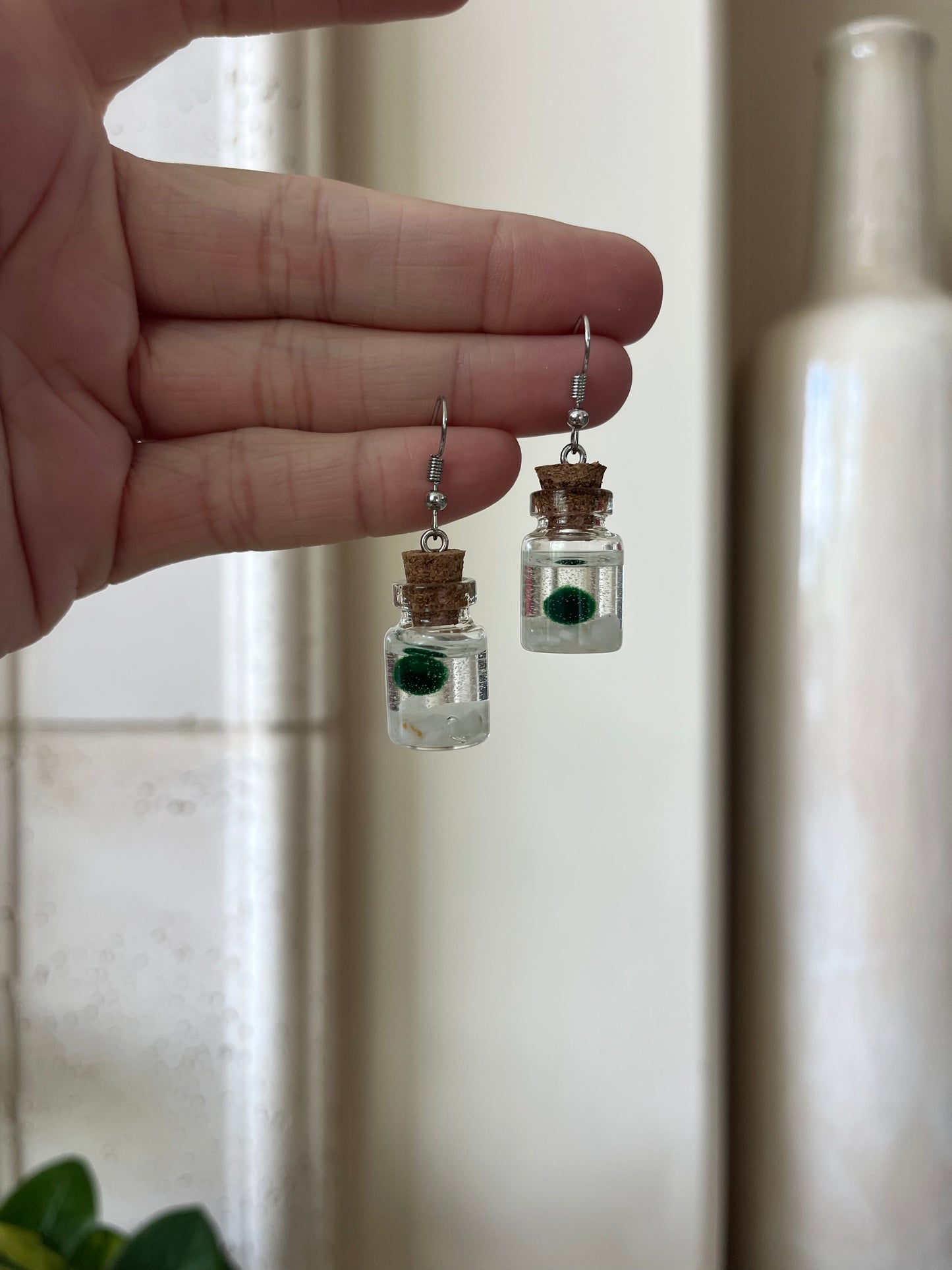 moss ball earring - white rocks - silver metal