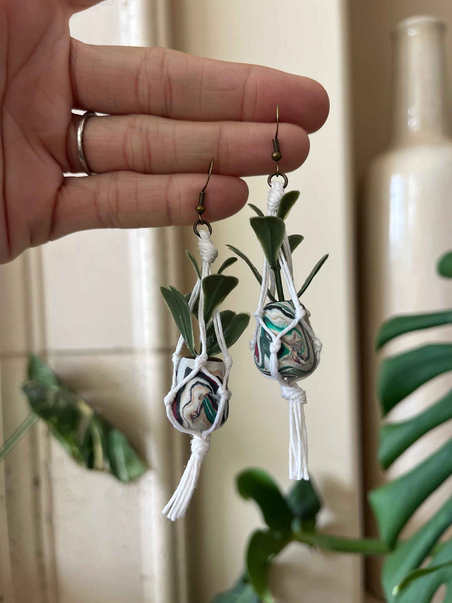 white string - mixed pot