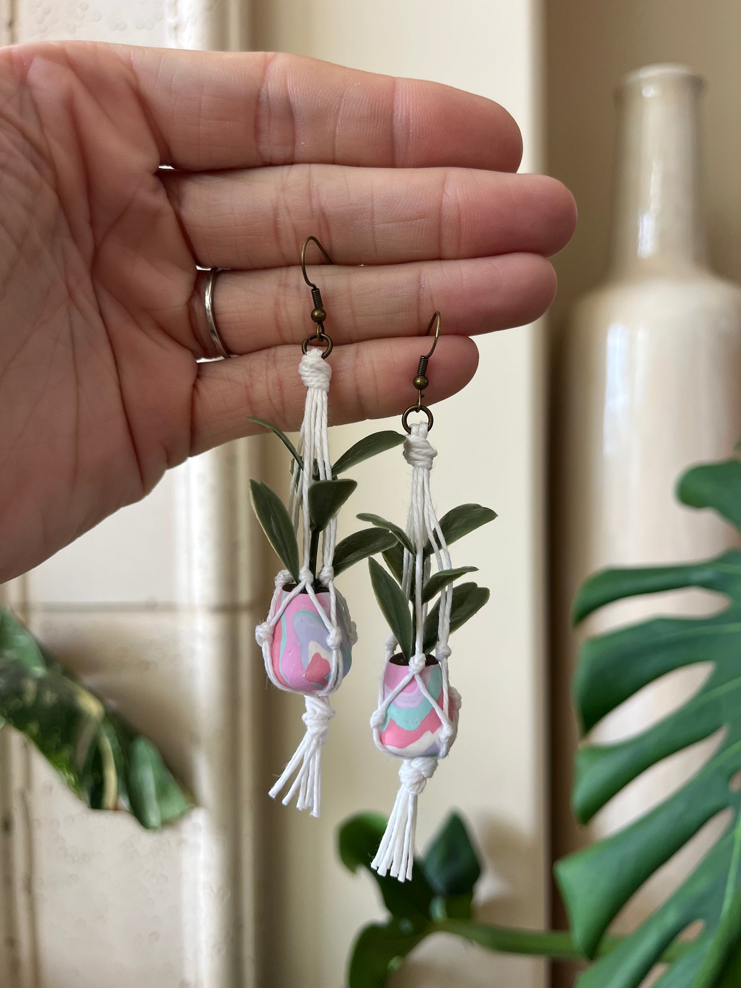 white string - mixed pot