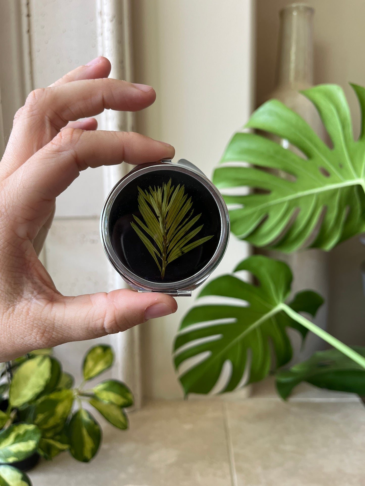 leaf compact mirror