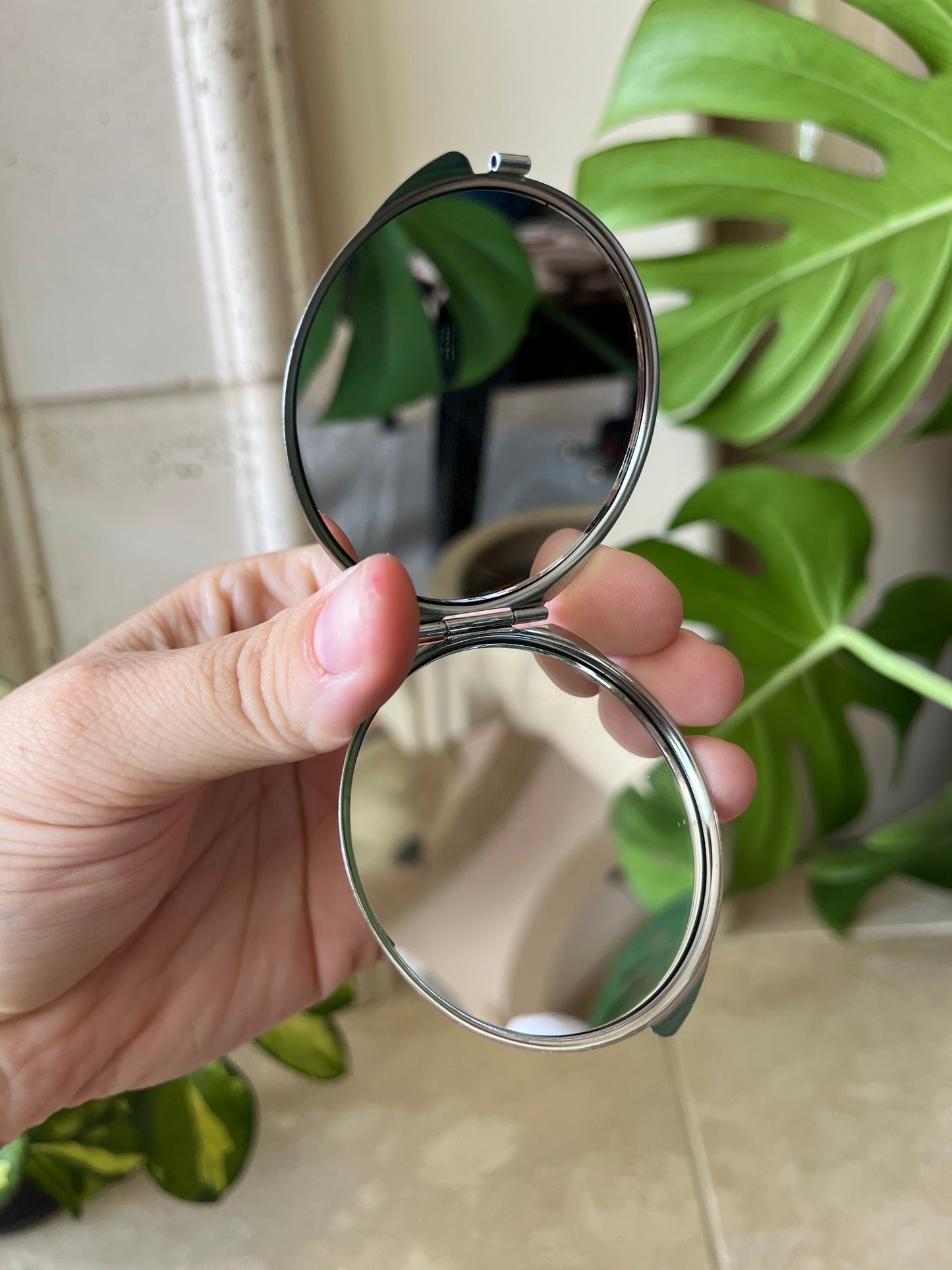 leaf compact mirror