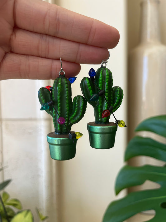 green pot cactus