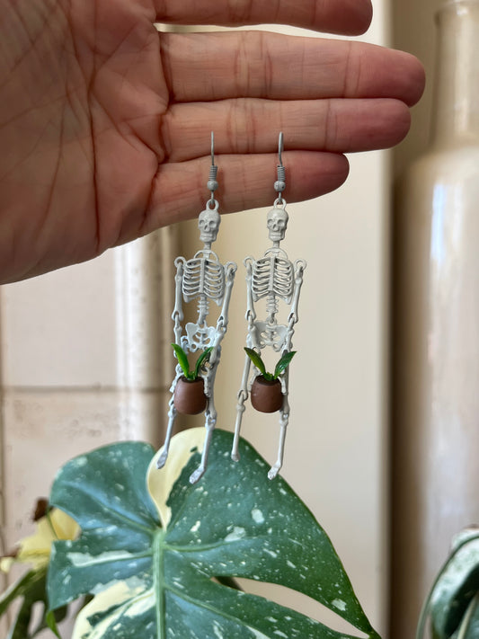 brown pot skeleton - large