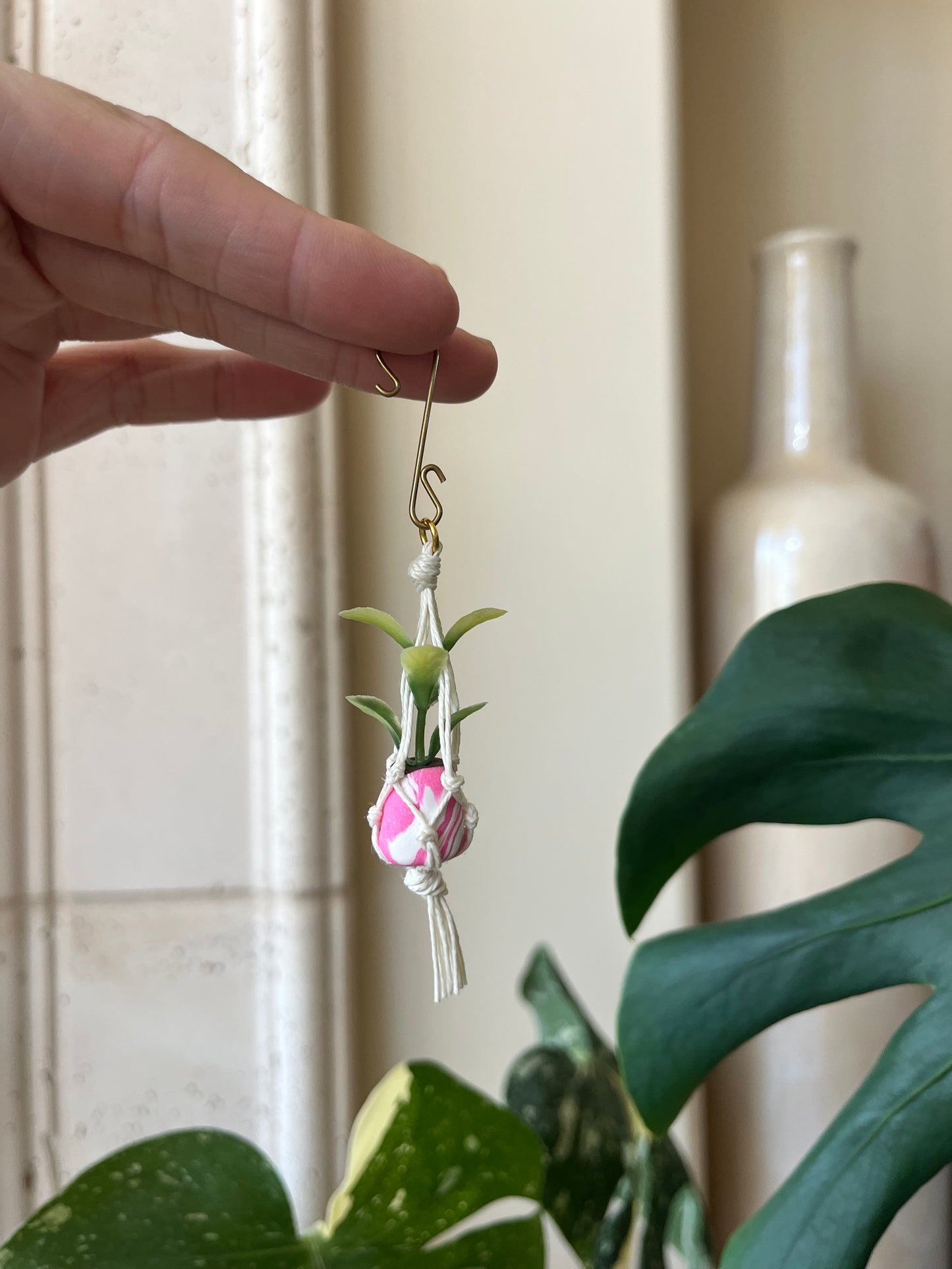 white string - mixed pot