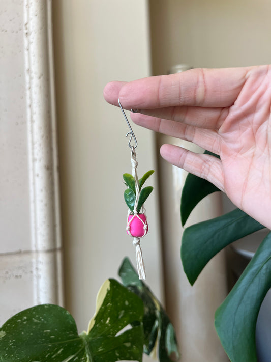 cream string - neon pink pot