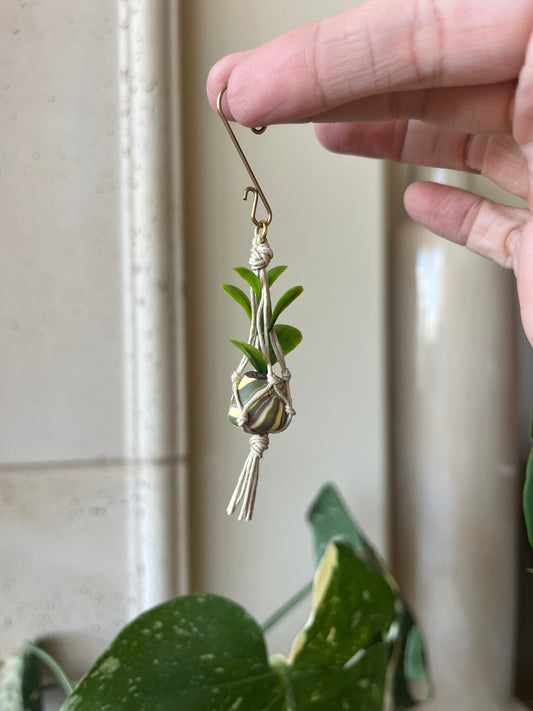 tan string - mixed pot