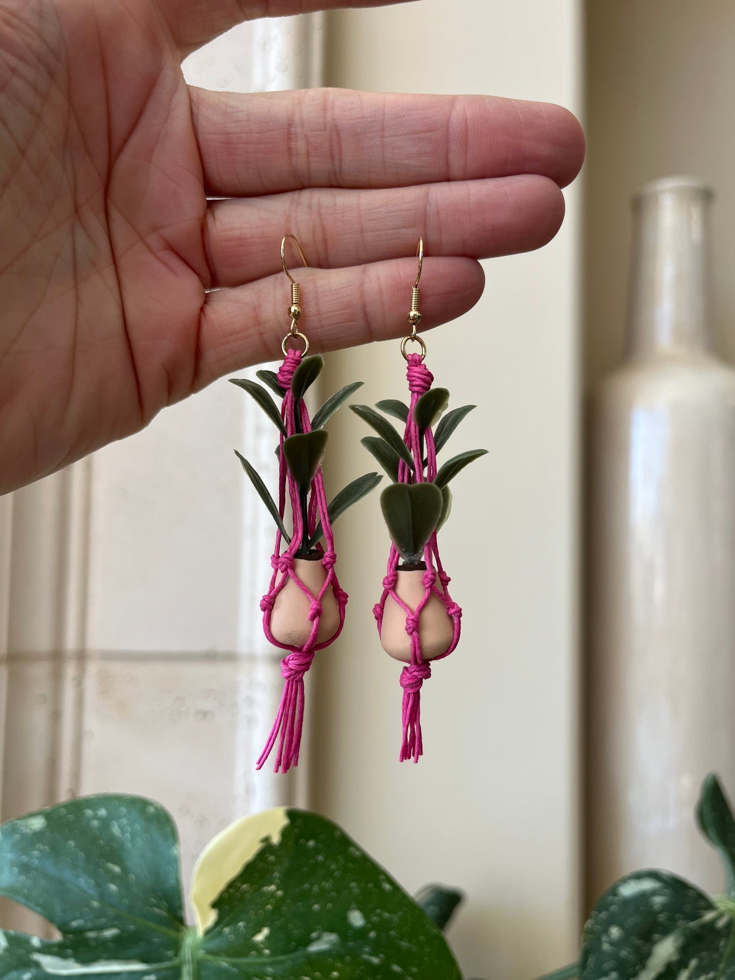 pink string - cream pot