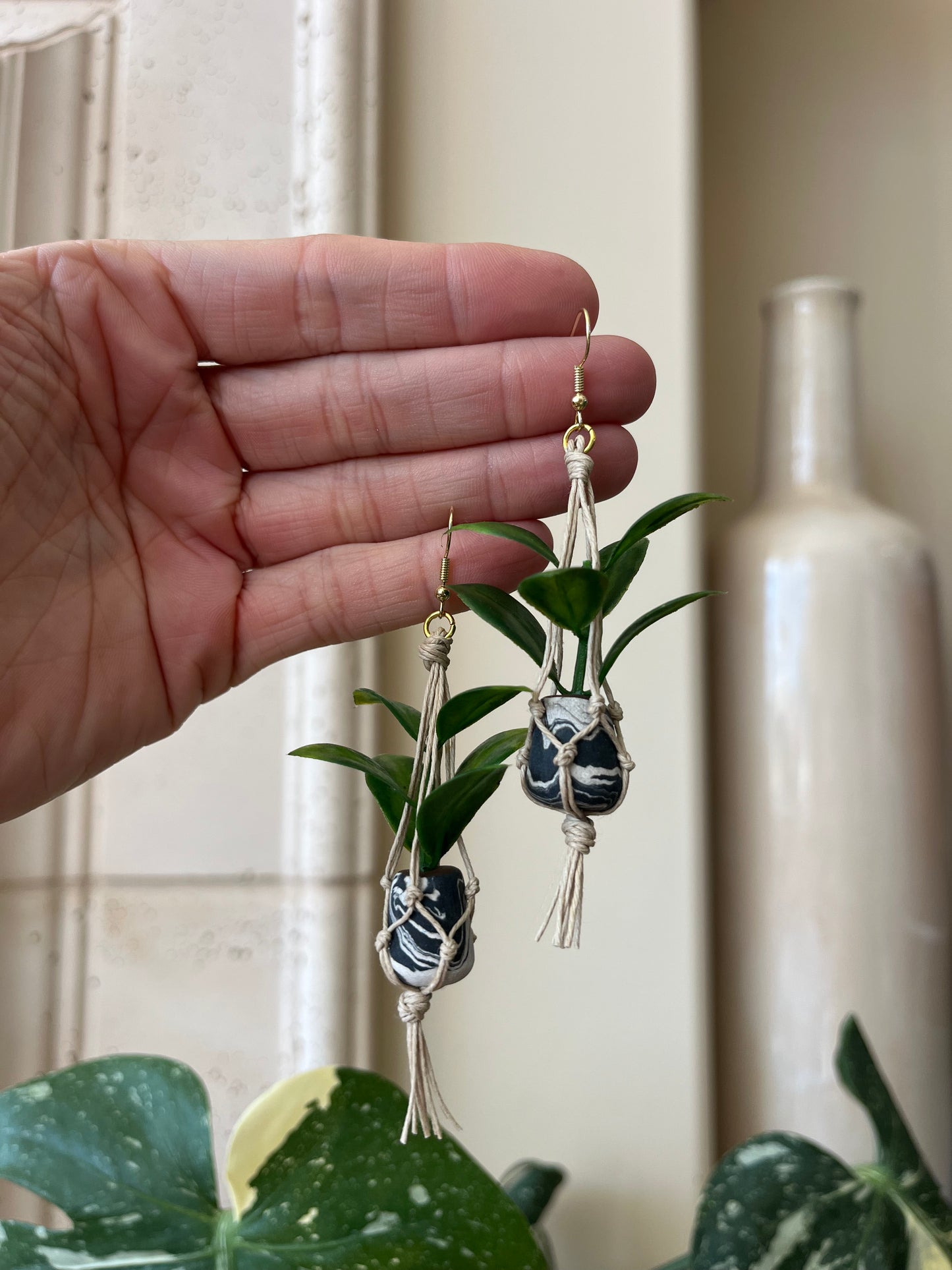 tan string - mixed pot