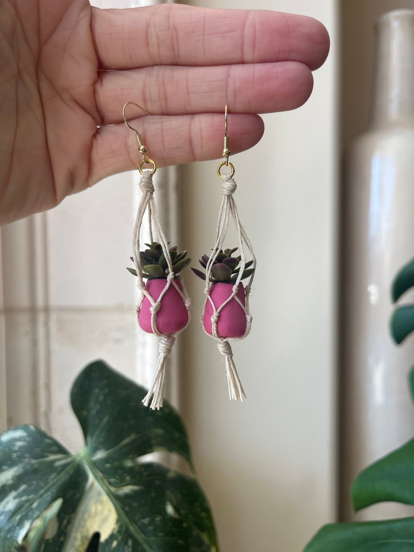 tan string - pink pot