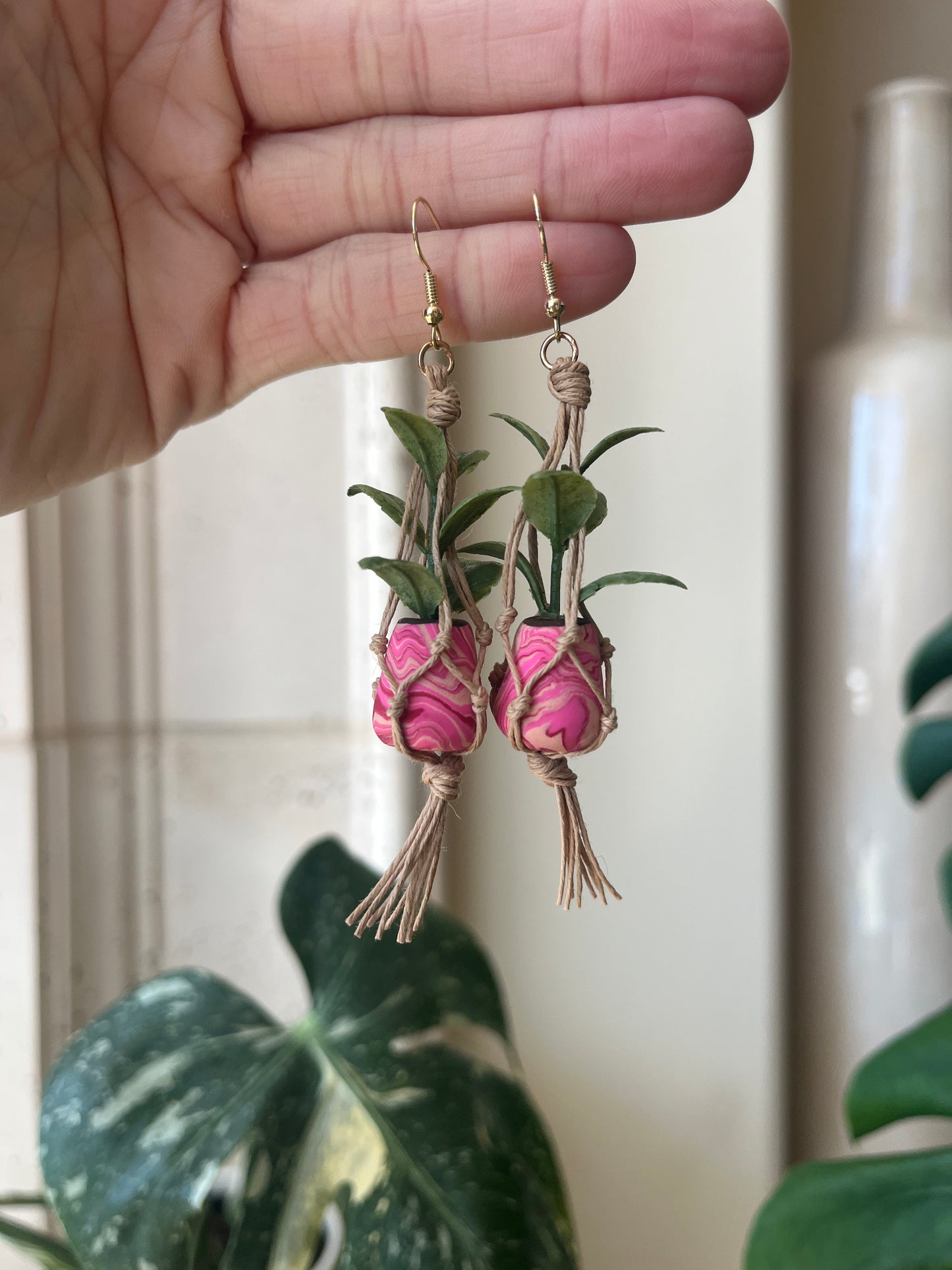 tan string - mixed pot