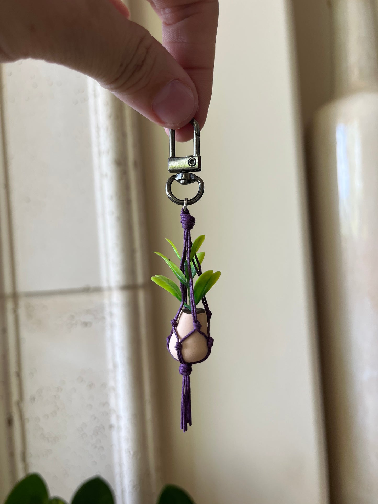 purple string - cream pot