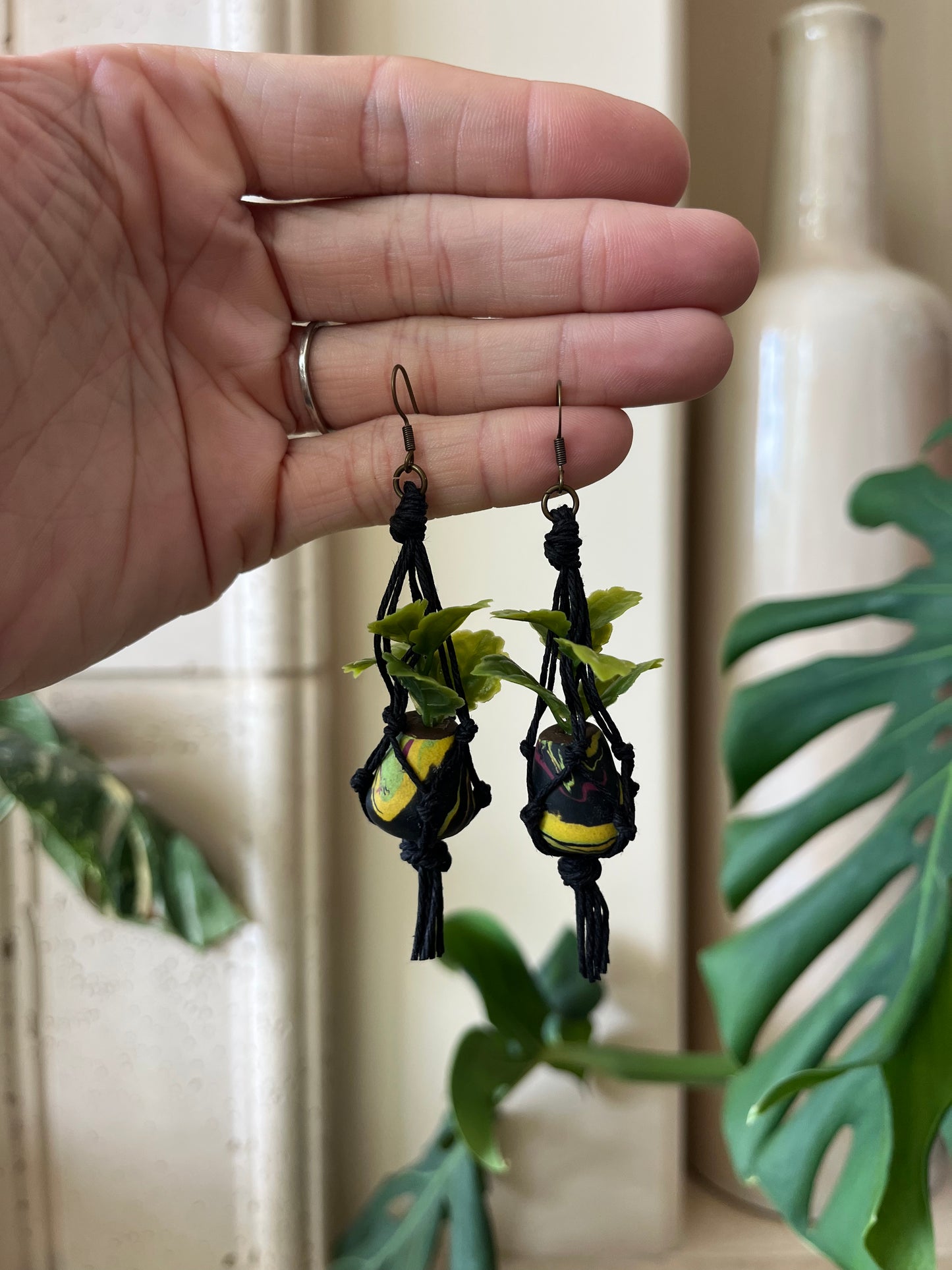 black string - mixed pot