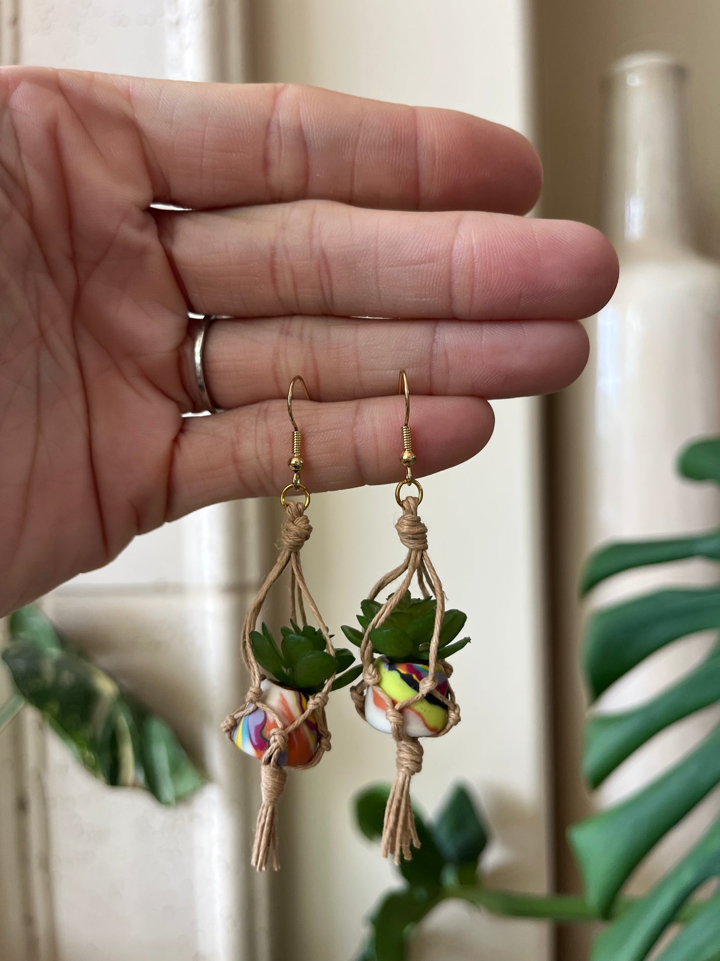 tan string - mixed pot