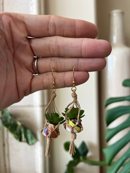 tan string - mixed pot