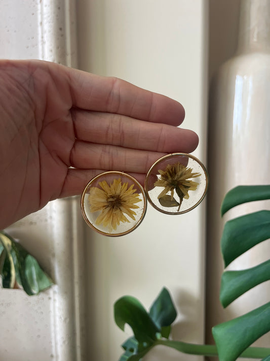 big yellow flower stud