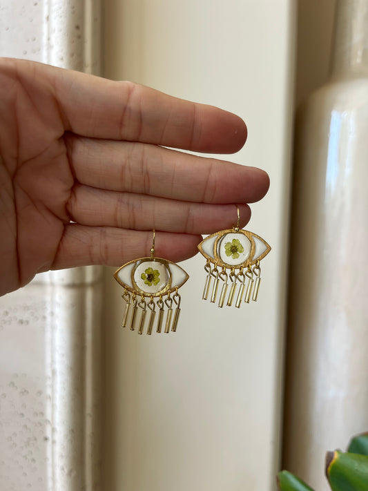 eyes with lashes