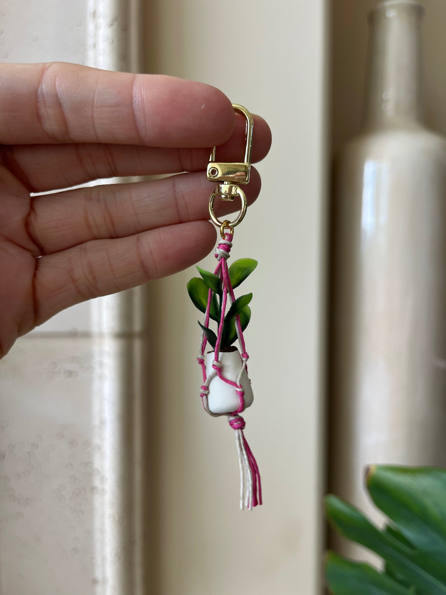 mixed string - white pot