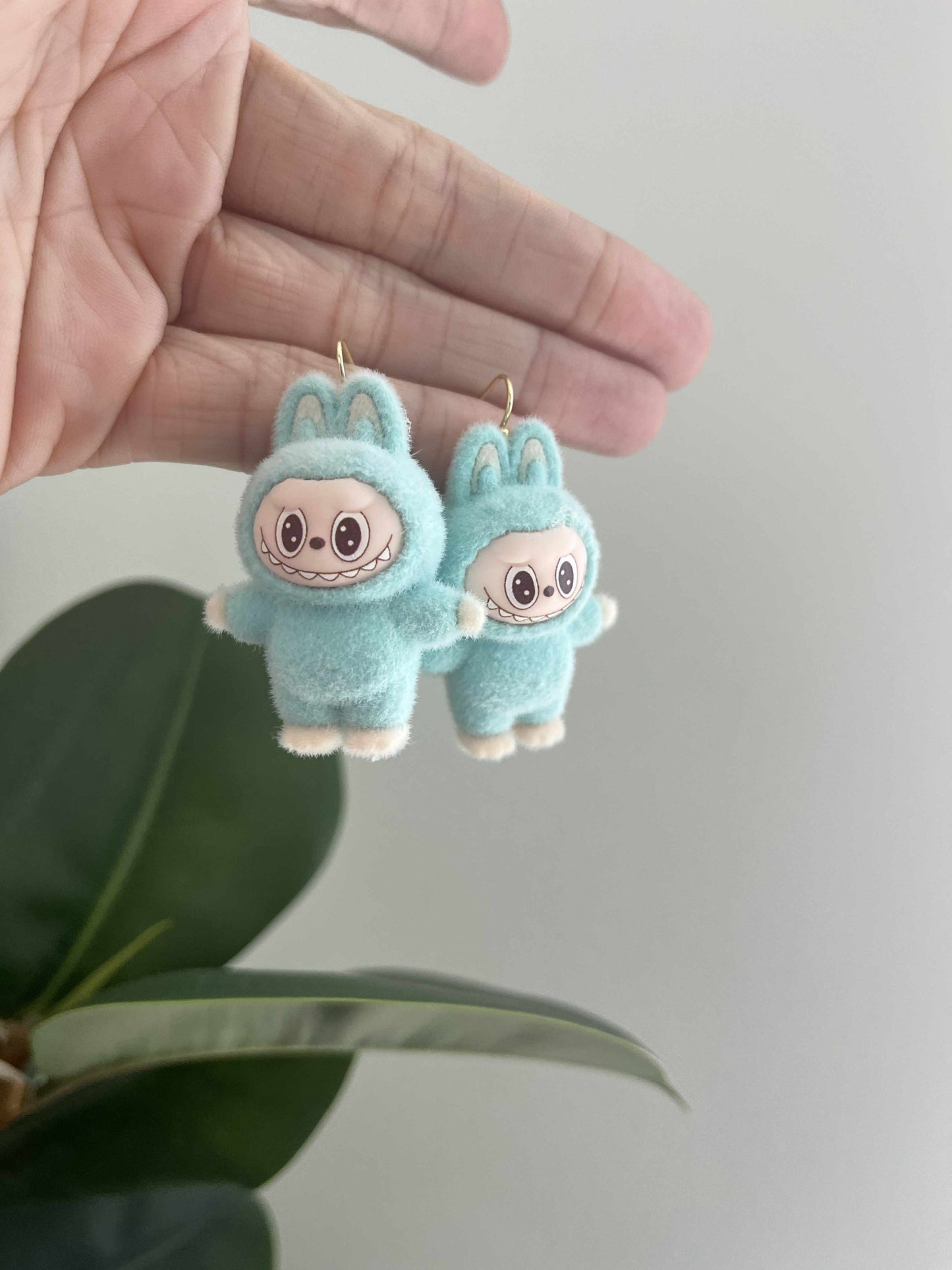 teal standing - gold metal