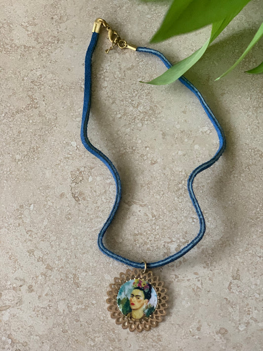 Frida choker